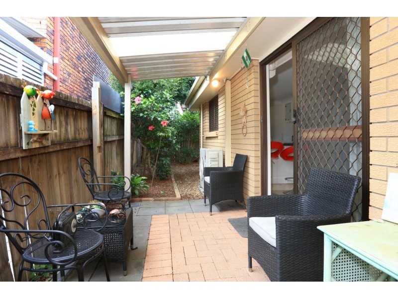 2/23 Victor Avenue, Paradise Point QLD 4216