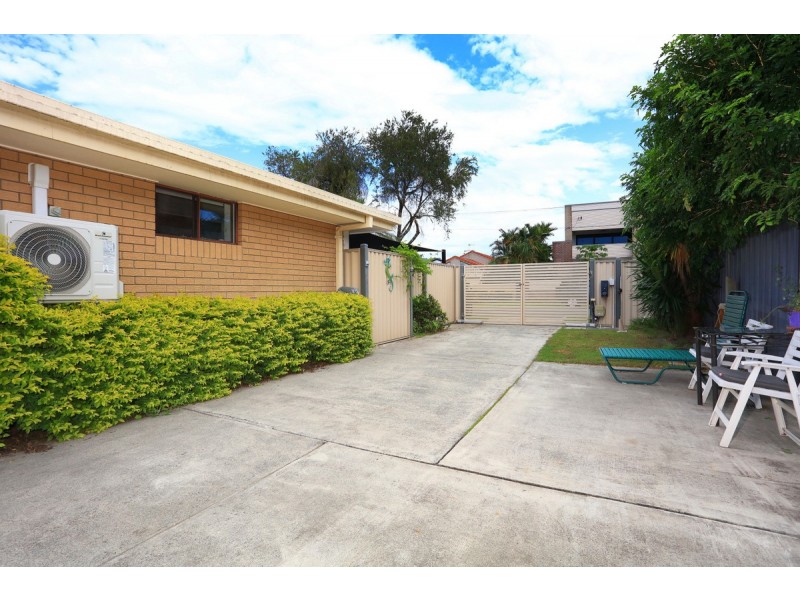2/23 Victor Avenue, Paradise Point QLD 4216
