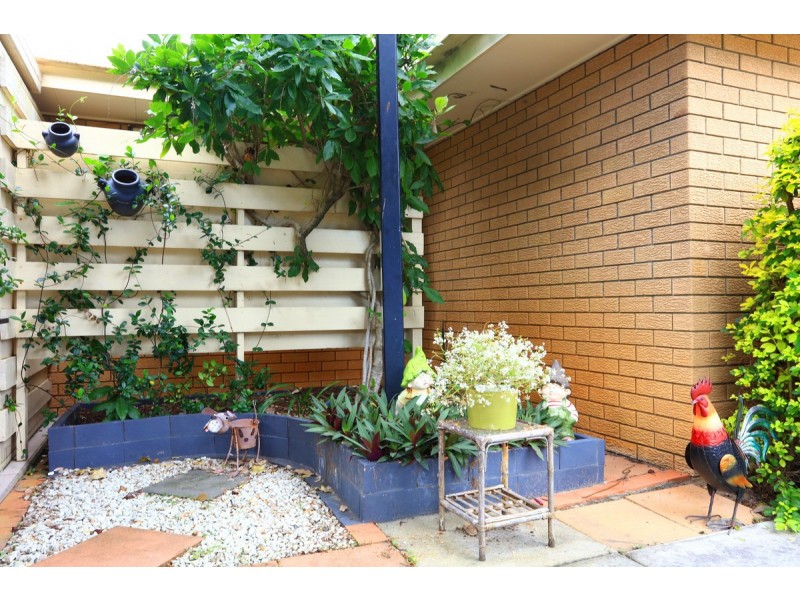 2/23 Victor Avenue, Paradise Point QLD 4216