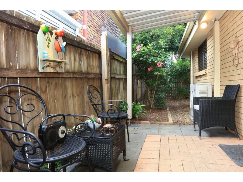 2/23 Victor Avenue, Paradise Point QLD 4216