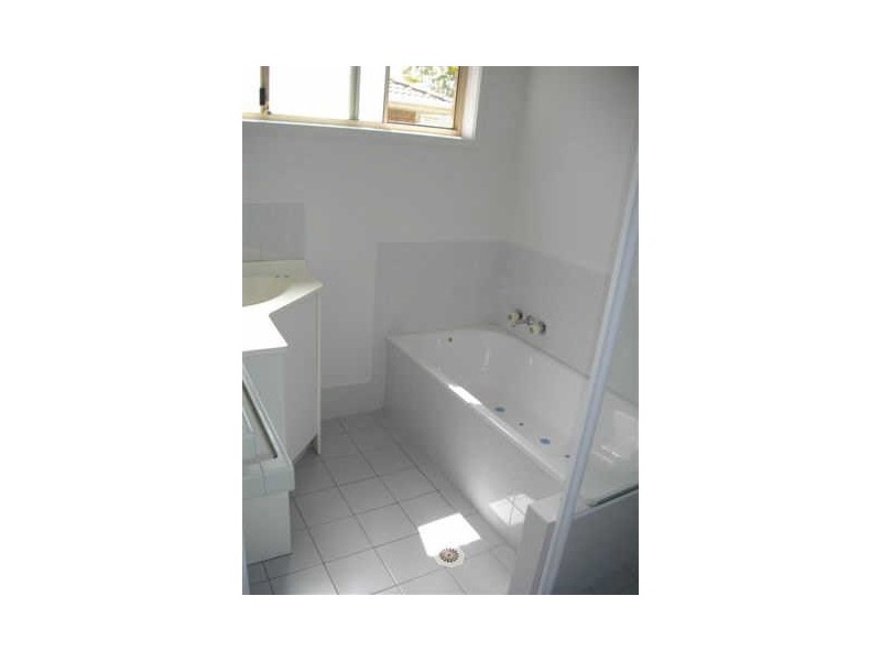 2/10 Pamela Court, Labrador QLD 4215