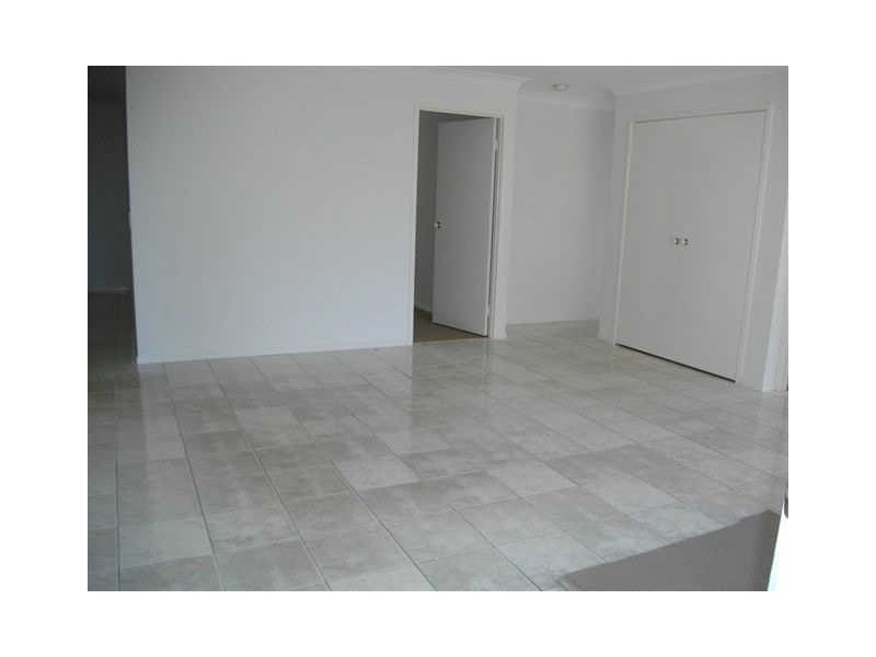 2/10 Pamela Court, Labrador QLD 4215