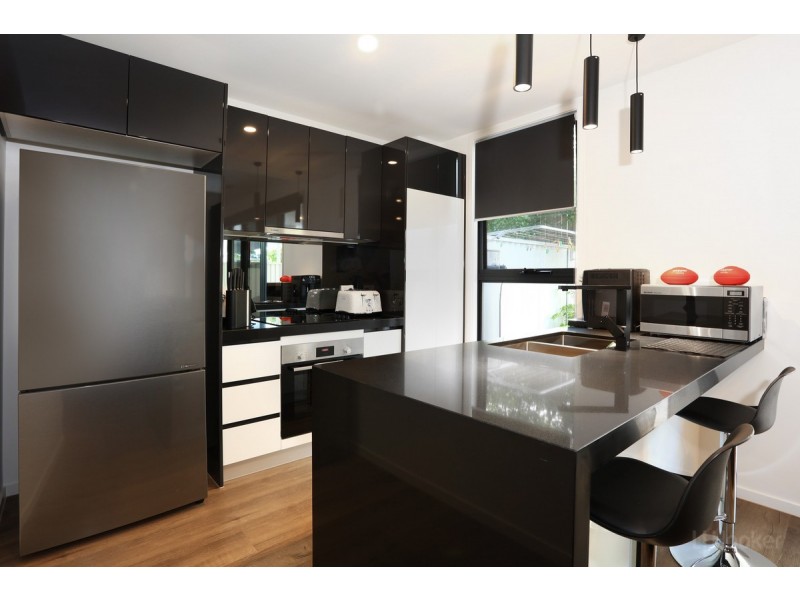 8/4 Hansford Road, Coombabah QLD 4216