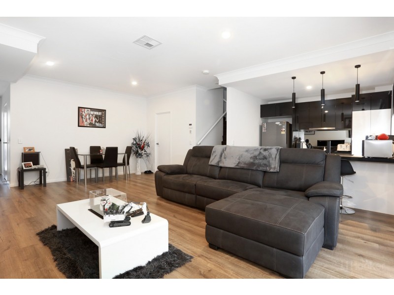 8/4 Hansford Road, Coombabah QLD 4216