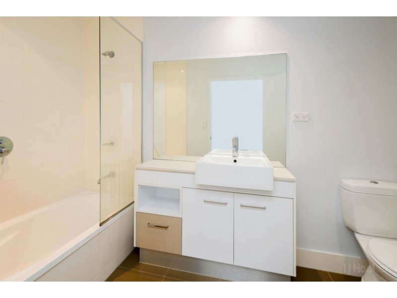 17/430 Pine Ridge Road, Coombabah QLD 4216