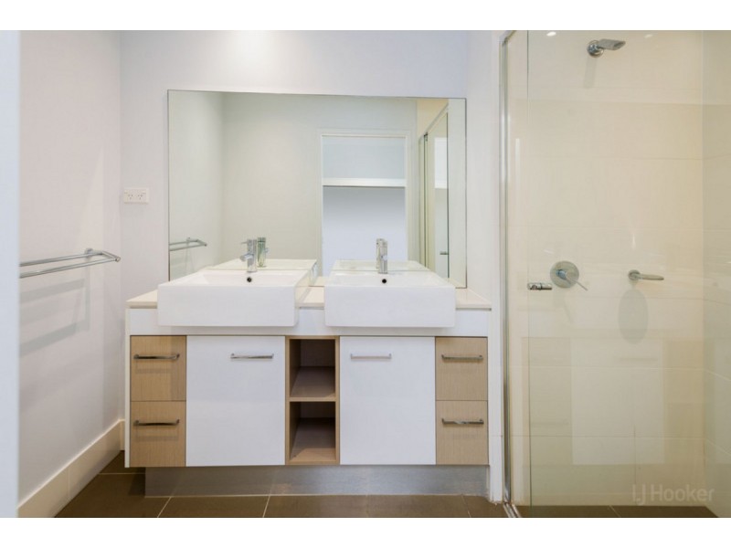 17/430 Pine Ridge Road, Coombabah QLD 4216