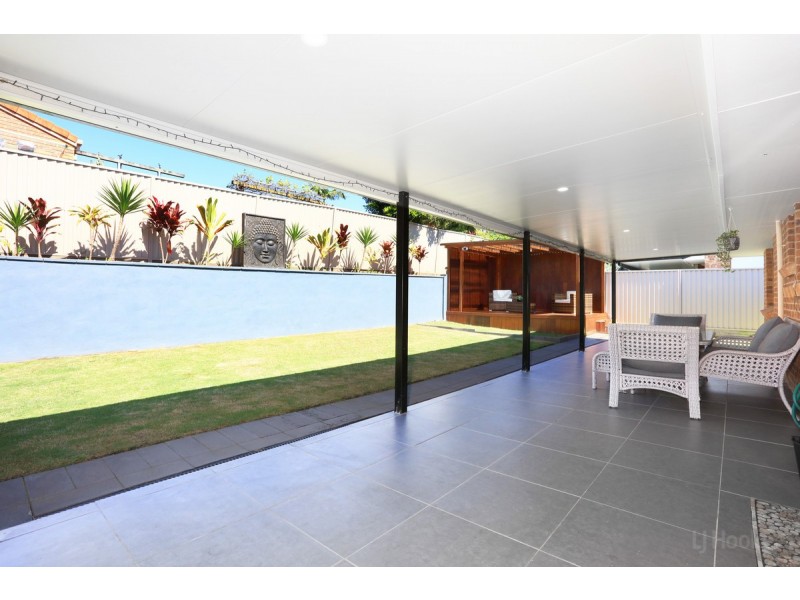 2/4 Jessica Court, Arundel QLD 4214