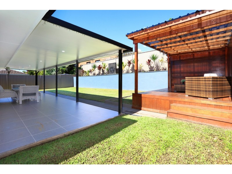 2/4 Jessica Court, Arundel QLD 4214