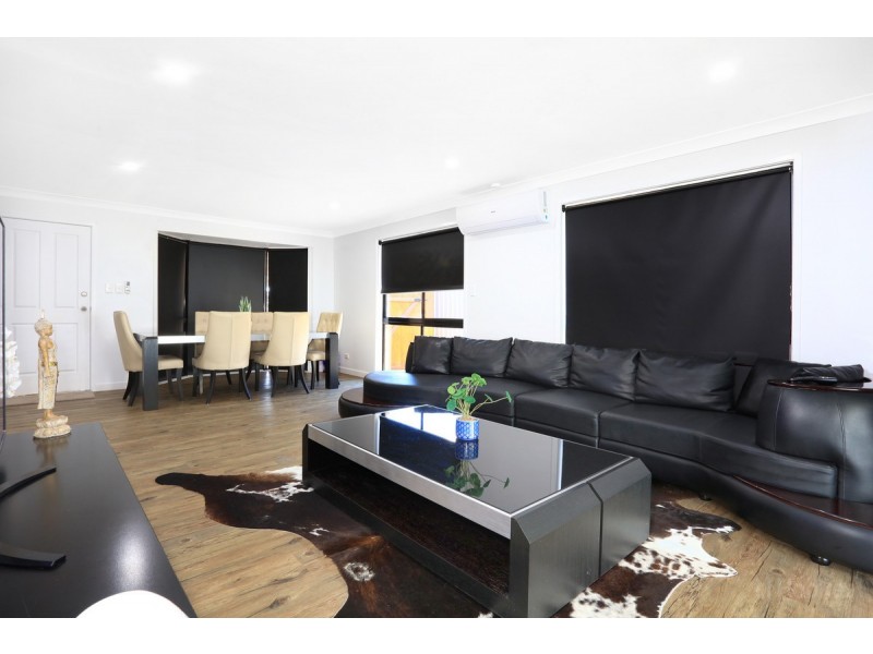 2/4 Jessica Court, Arundel QLD 4214