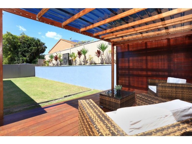 2/4 Jessica Court, Arundel QLD 4214