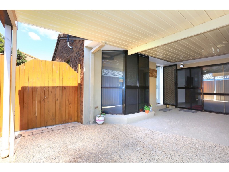 2/4 Jessica Court, Arundel QLD 4214