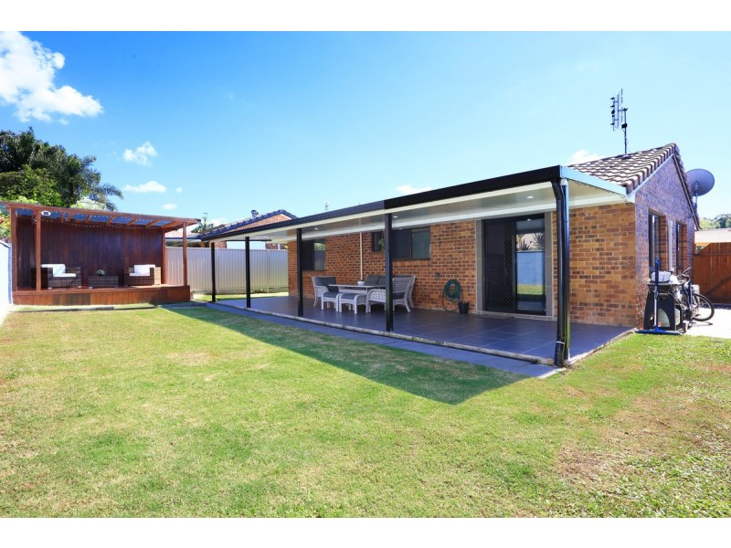 2/4 Jessica Court, Arundel QLD 4214