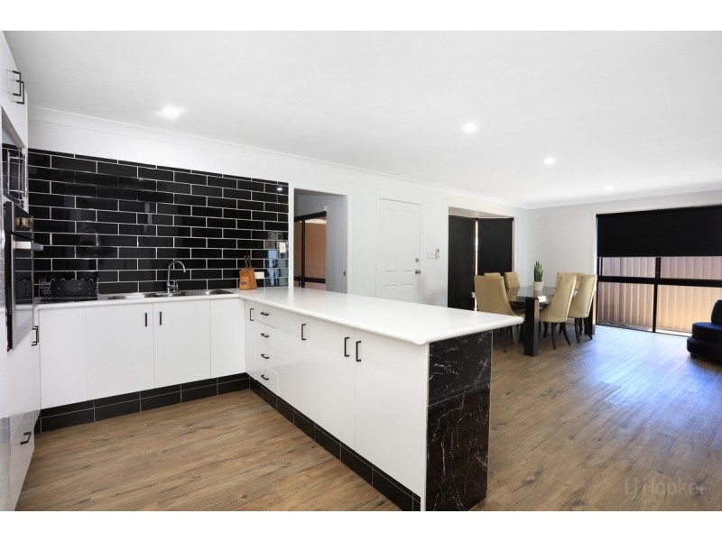 2/4 Jessica Court, Arundel QLD 4214