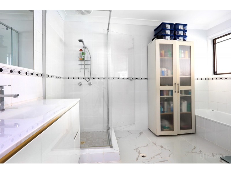 2/4 Jessica Court, Arundel QLD 4214