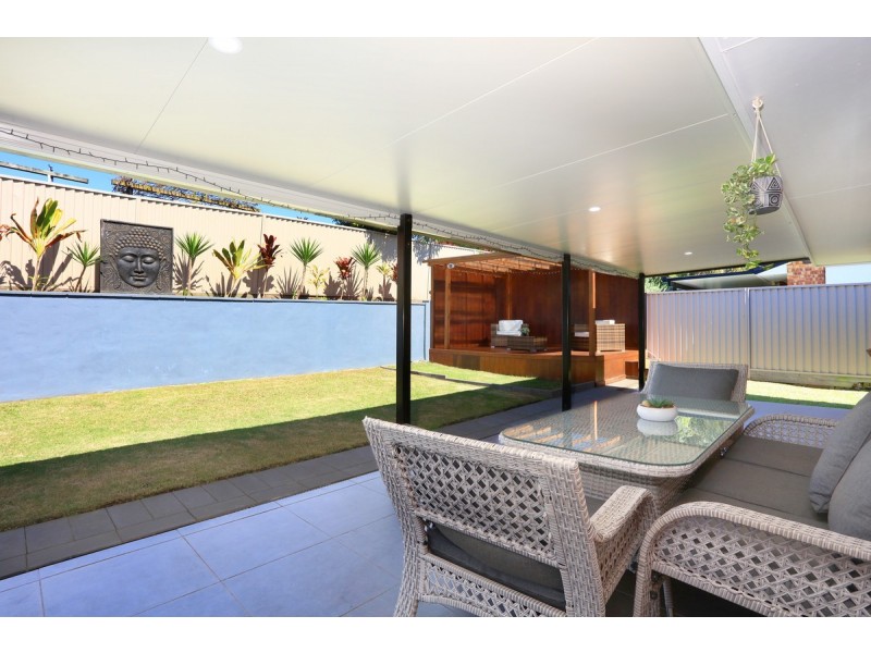 2/4 Jessica Court, Arundel QLD 4214