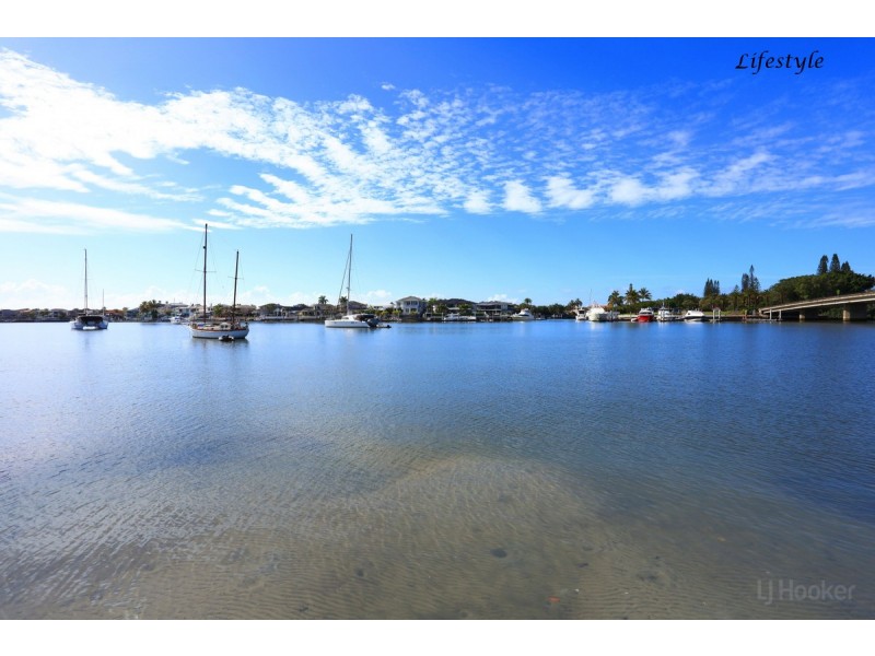 16 Scoter Avenue, Paradise Point QLD 4216
