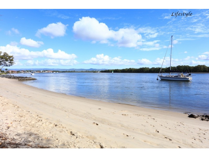 16 Scoter Avenue, Paradise Point QLD 4216