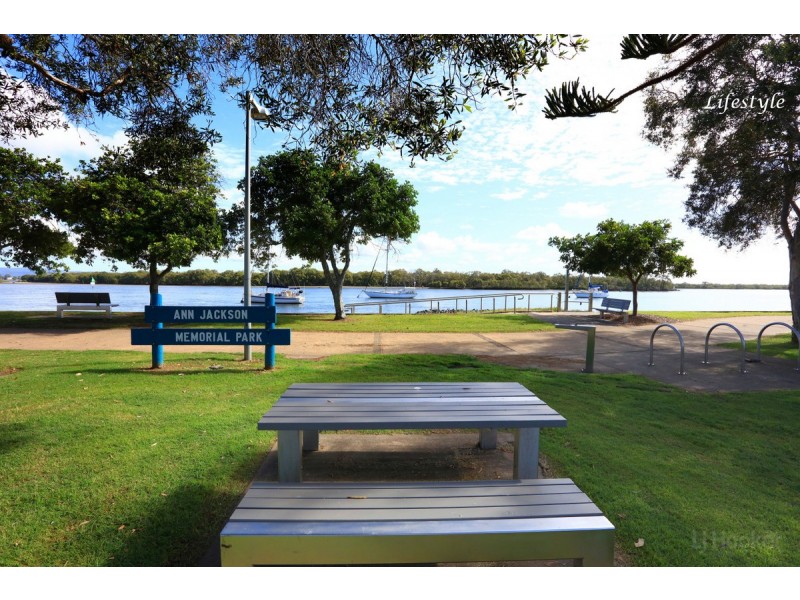 16 Scoter Avenue, Paradise Point QLD 4216