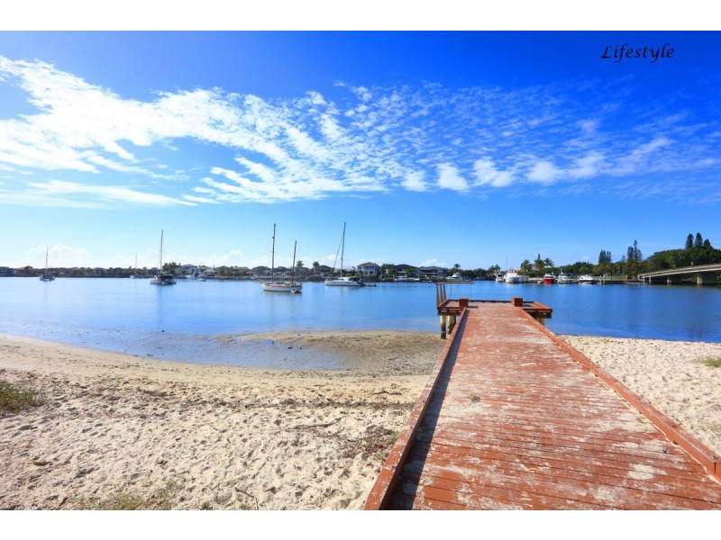 16 Scoter Avenue, Paradise Point QLD 4216