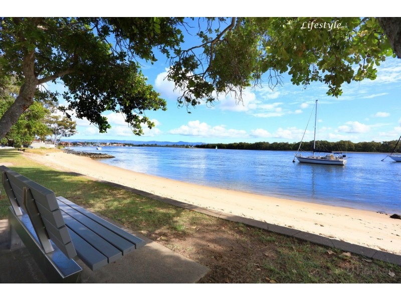 16 Scoter Avenue, Paradise Point QLD 4216