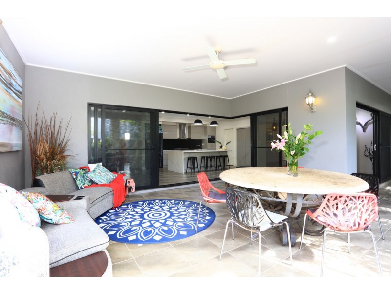 15 Leeside Place, Hope Island QLD 4212