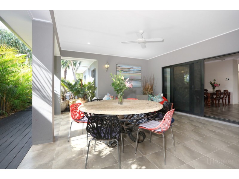 15 Leeside Place, Hope Island QLD 4212