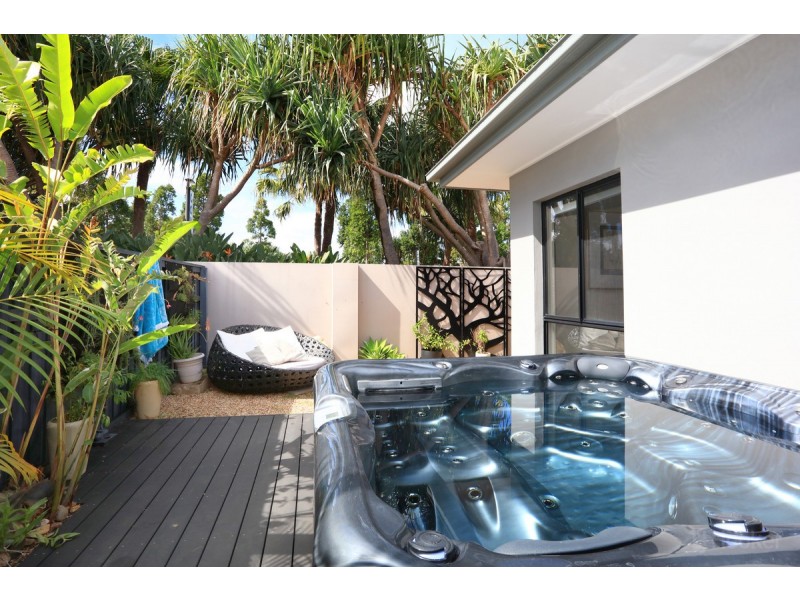 15 Leeside Place, Hope Island QLD 4212