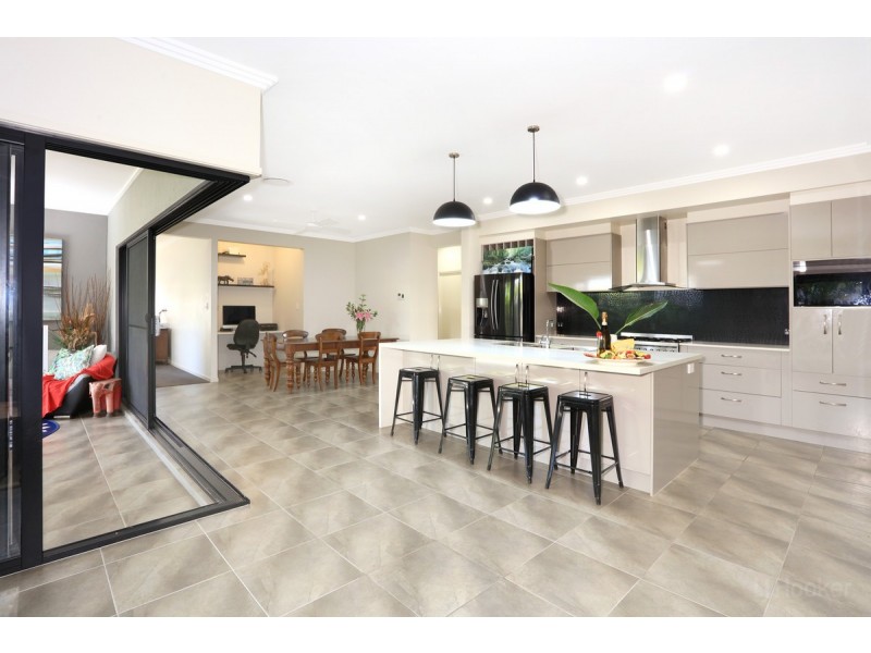 15 Leeside Place, Hope Island QLD 4212