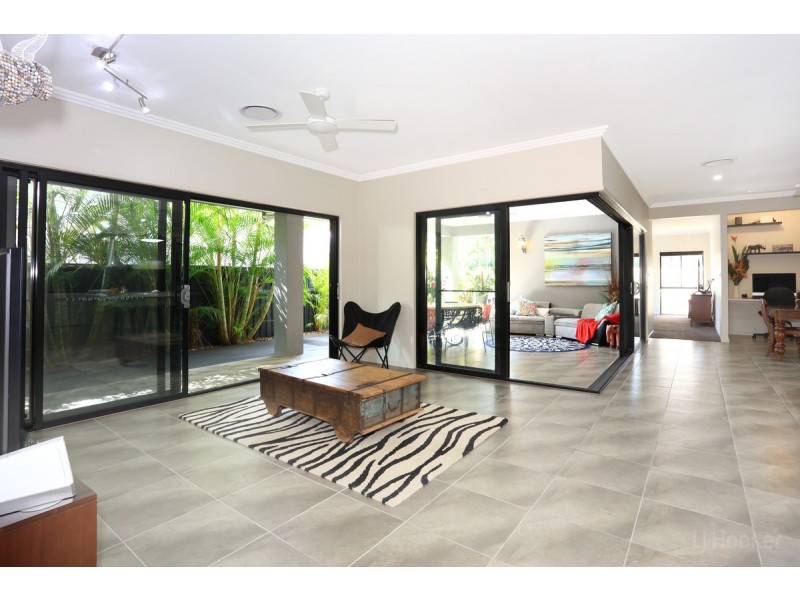 15 Leeside Place, Hope Island QLD 4212