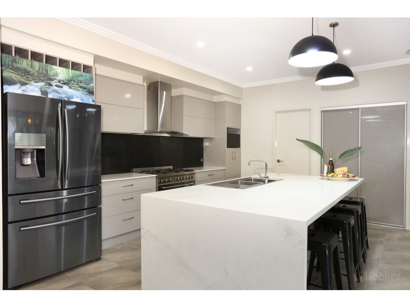 15 Leeside Place, Hope Island QLD 4212