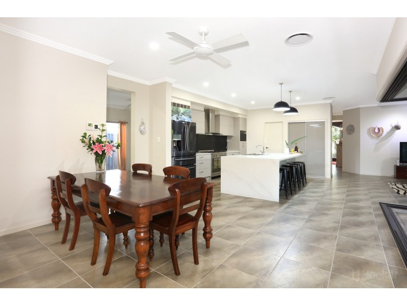 15 Leeside Place, Hope Island QLD 4212