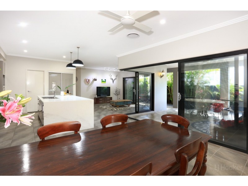 15 Leeside Place, Hope Island QLD 4212
