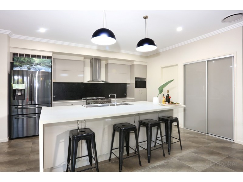 15 Leeside Place, Hope Island QLD 4212