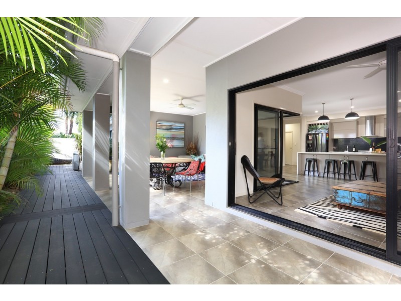 15 Leeside Place, Hope Island QLD 4212