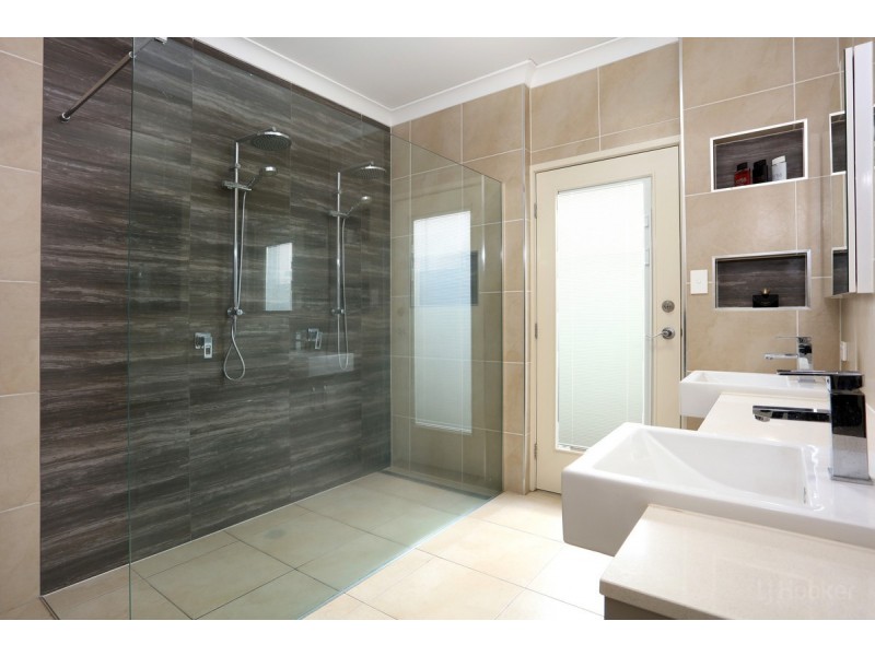 15 Leeside Place, Hope Island QLD 4212