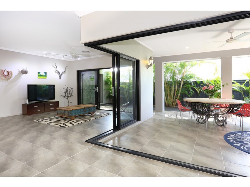 15 Leeside Place, Hope Island QLD 4212