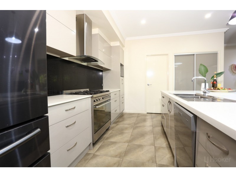 15 Leeside Place, Hope Island QLD 4212