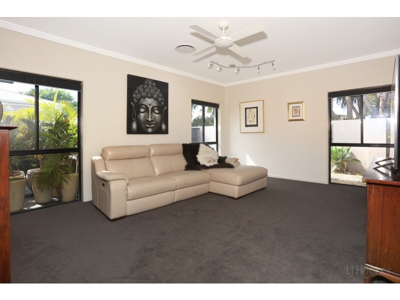 15 Leeside Place, Hope Island QLD 4212