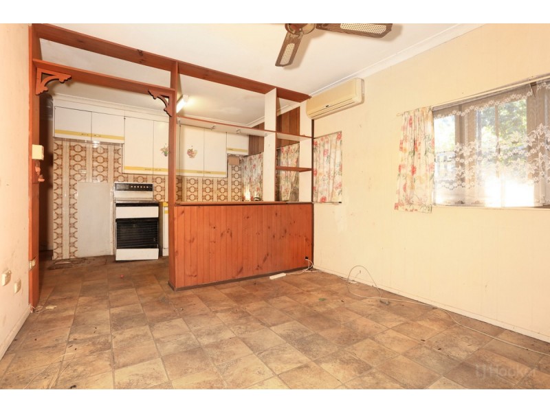 1 Government Road, Labrador QLD 4215