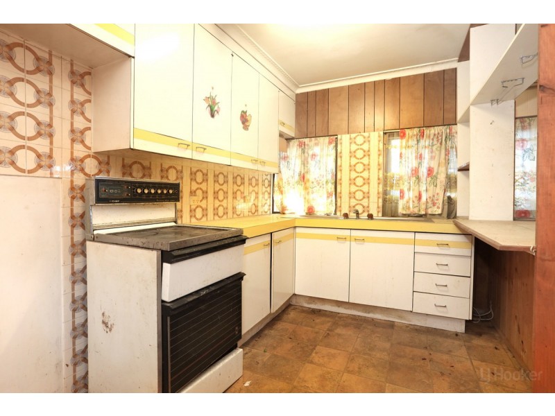 1 Government Road, Labrador QLD 4215