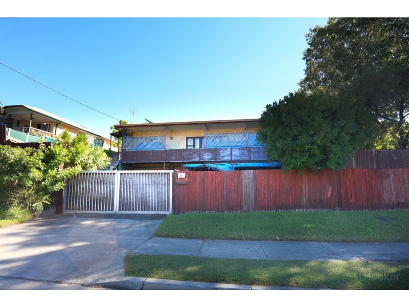 1 Government Road, Labrador QLD 4215