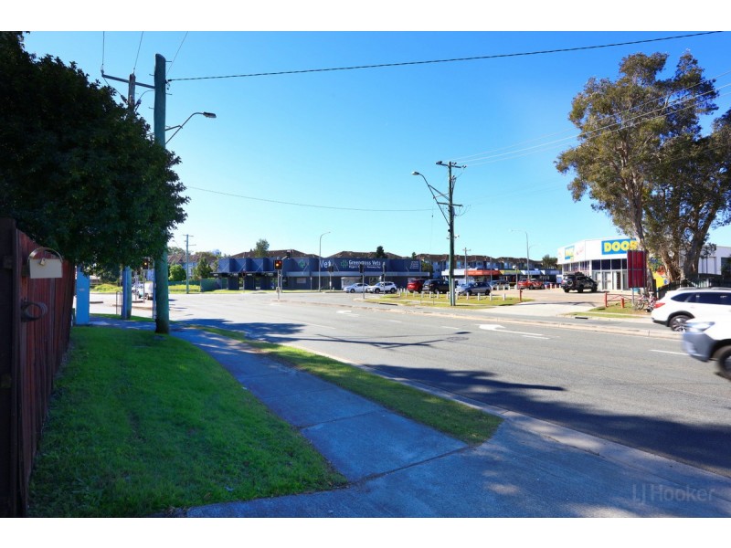 1 Government Road, Labrador QLD 4215