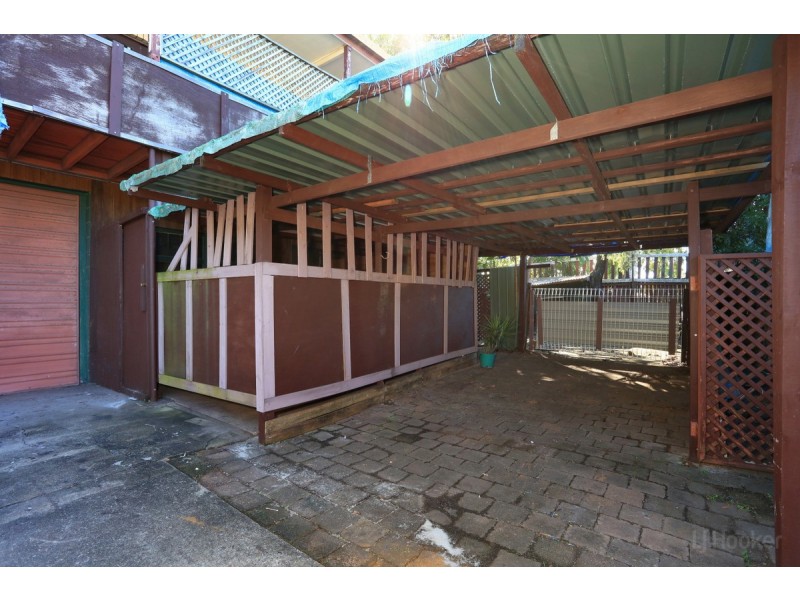 1 Government Road, Labrador QLD 4215