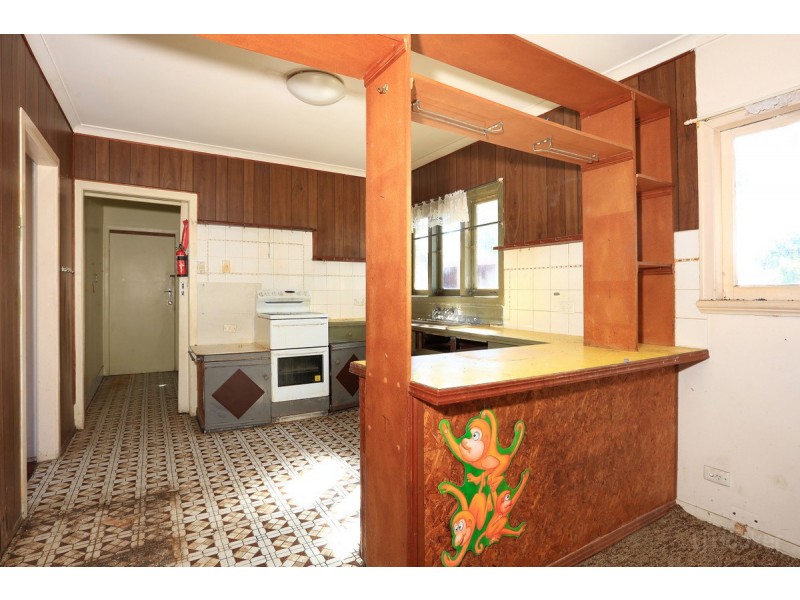 1 Government Road, Labrador QLD 4215