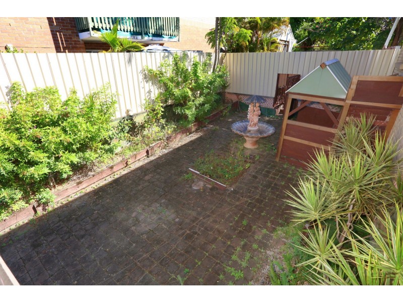 1 Government Road, Labrador QLD 4215