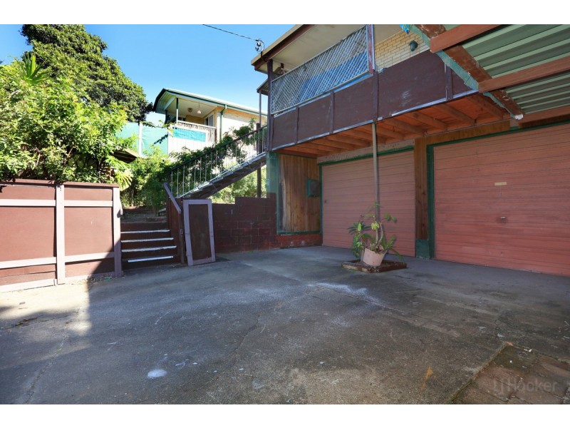 1 Government Road, Labrador QLD 4215