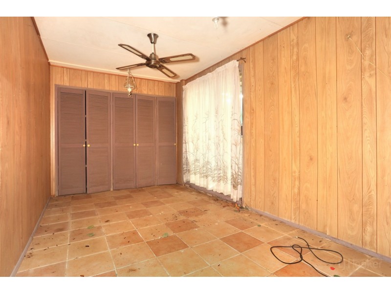 1 Government Road, Labrador QLD 4215