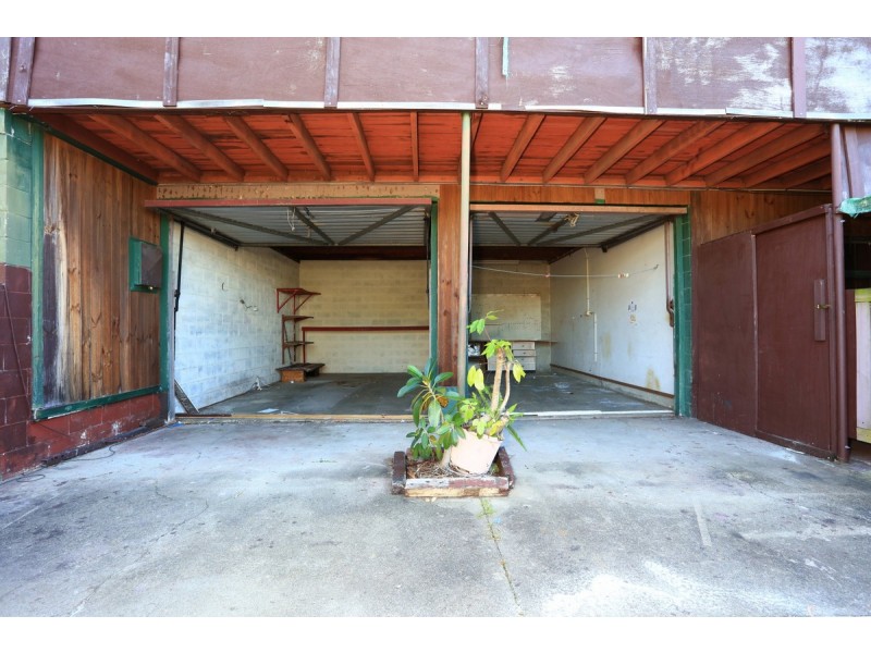 1 Government Road, Labrador QLD 4215