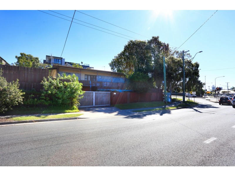 1 Government Road, Labrador QLD 4215