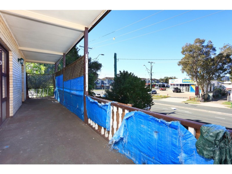 1 Government Road, Labrador QLD 4215